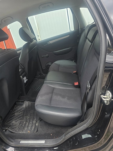 Mercedes-Benz B180 6 of 6