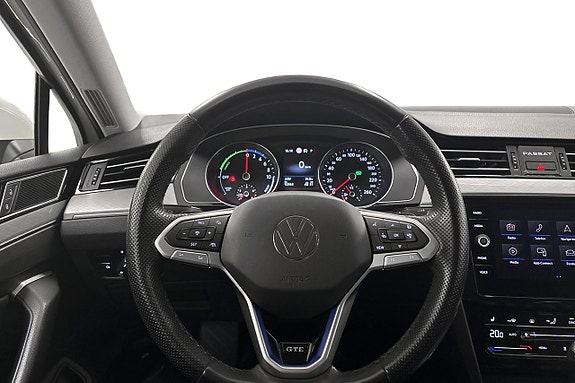 Volkswagen Passat 12 of 23