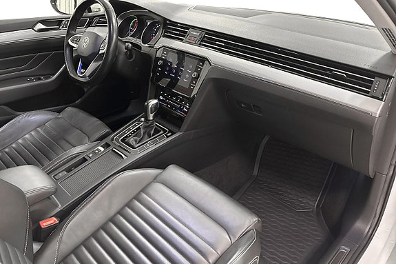 Volkswagen Passat 15 of 23