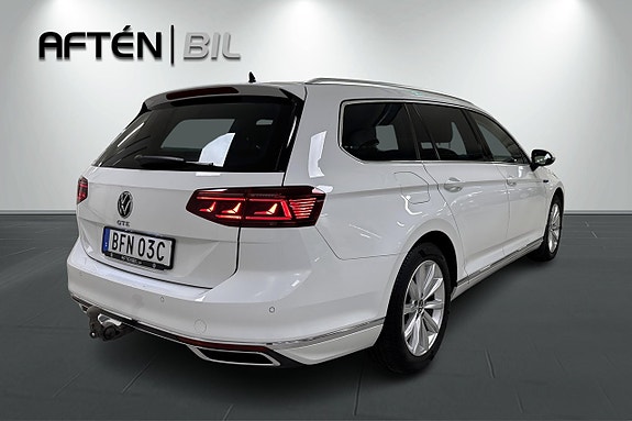 Volkswagen Passat 7 of 23