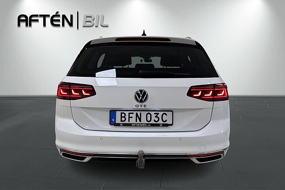 Volkswagen Passat 8 of 23