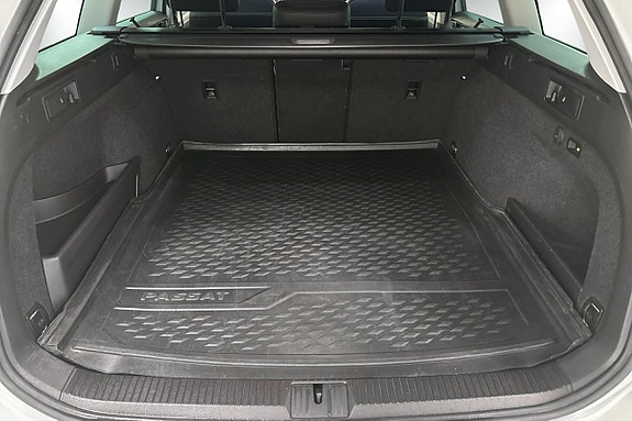 Volkswagen Passat 17 of 23