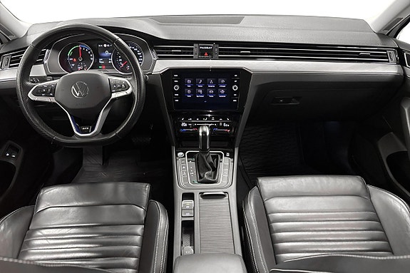 Volkswagen Passat 11 of 23