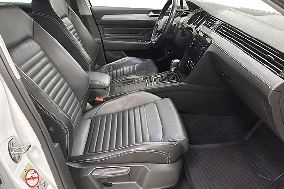 Volkswagen Passat 14 of 23