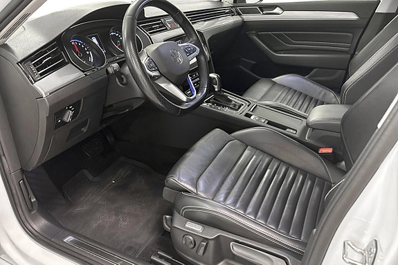 Volkswagen Passat 13 of 23