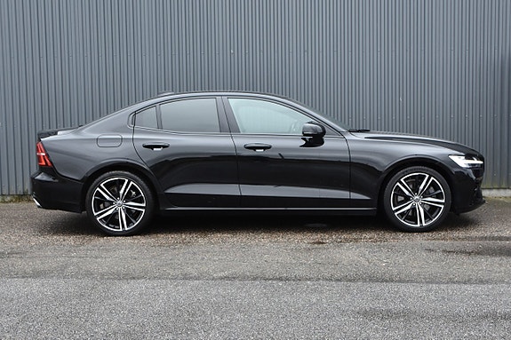 Volvo S60 3 of 5