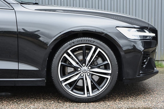 Volvo S60 4 of 5