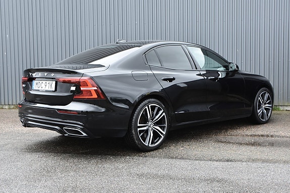 Volvo S60 2 of 5