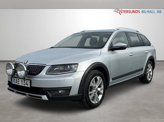 Skoda Octavia Scout 3 of 5