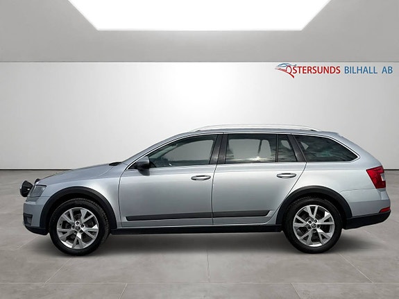 Skoda Octavia Scout 4 of 5