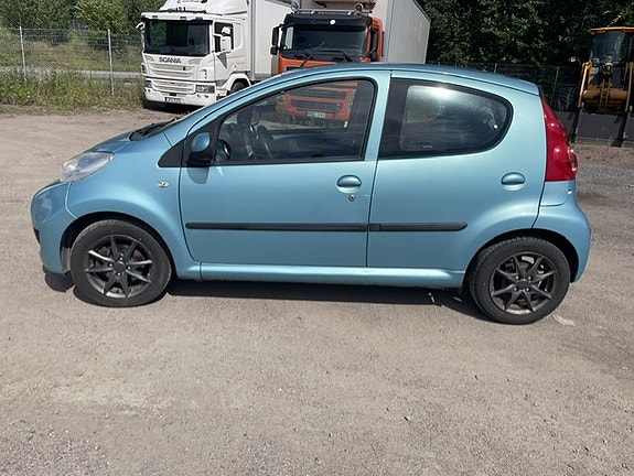 Peugeot 107 2 of 5