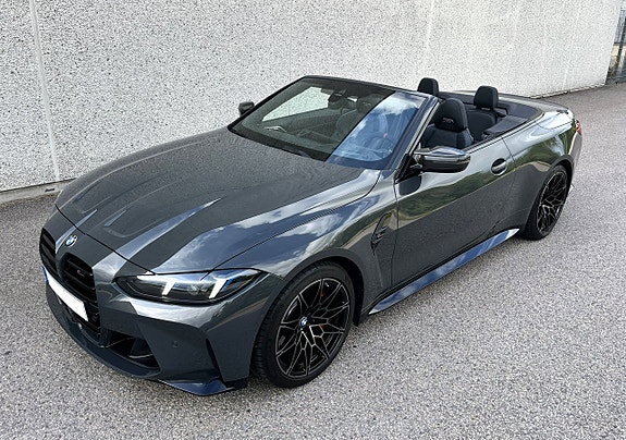 BMW M4 4 of 5