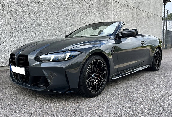 BMW M4 3 of 5