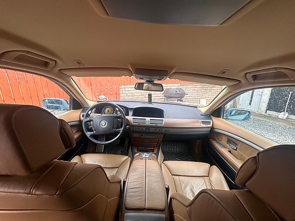 BMW 745i 8 of 9
