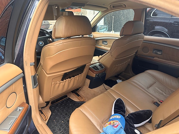 BMW 745i 5 of 5