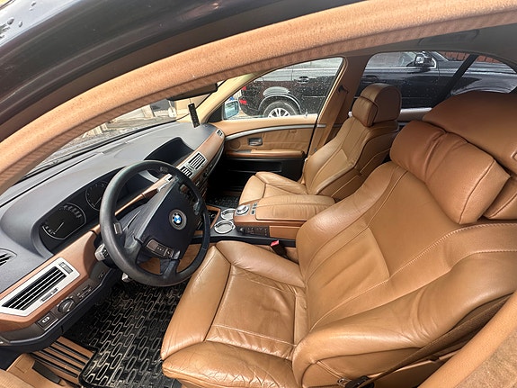BMW 745i 7 of 9