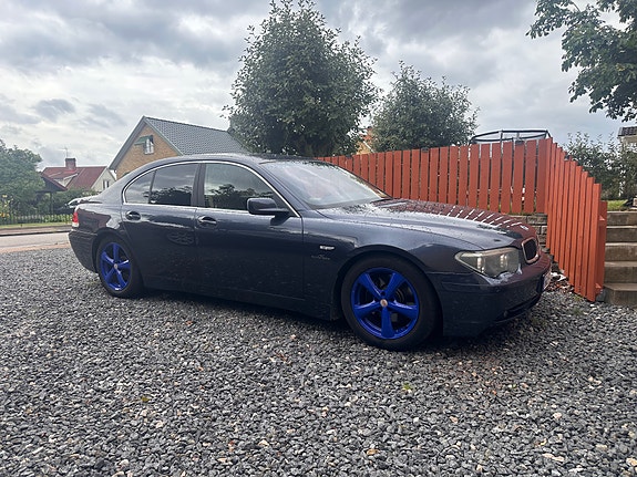 BMW 745i 2 of 5