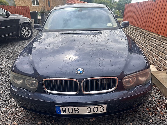 BMW 745i 6 of 9
