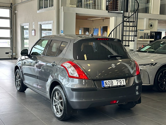 Suzuki Swift 3 of 5