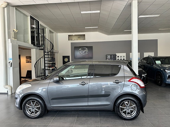 Suzuki Swift 2 of 5