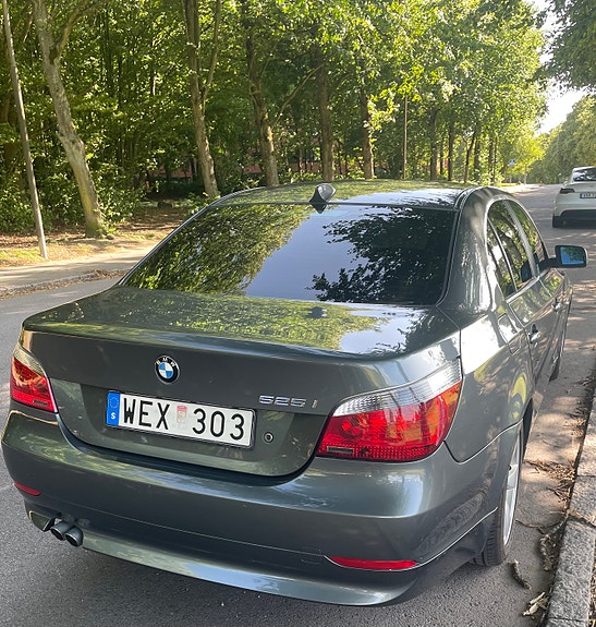 BMW 525i 3 of 5