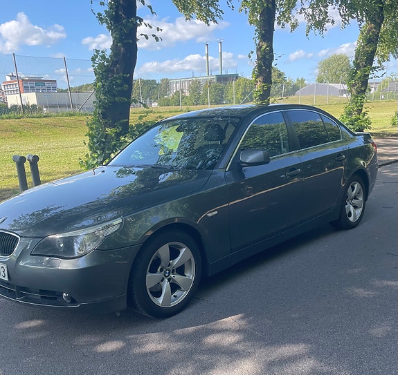 BMW 525i 4 of 5