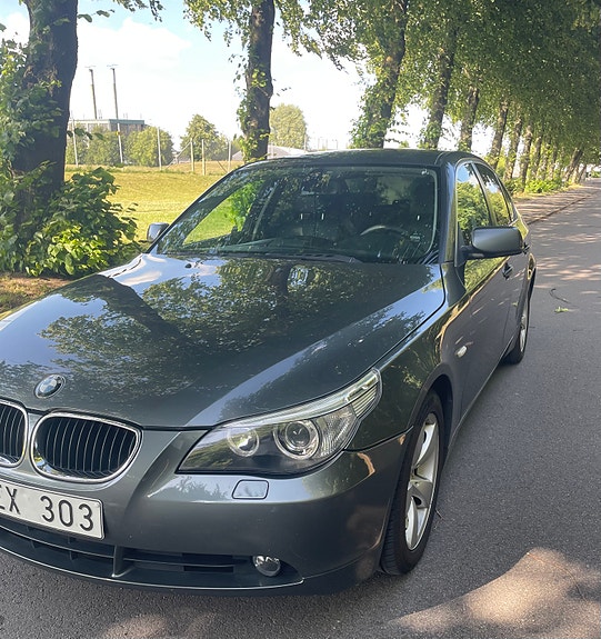 BMW 525i 2 of 5