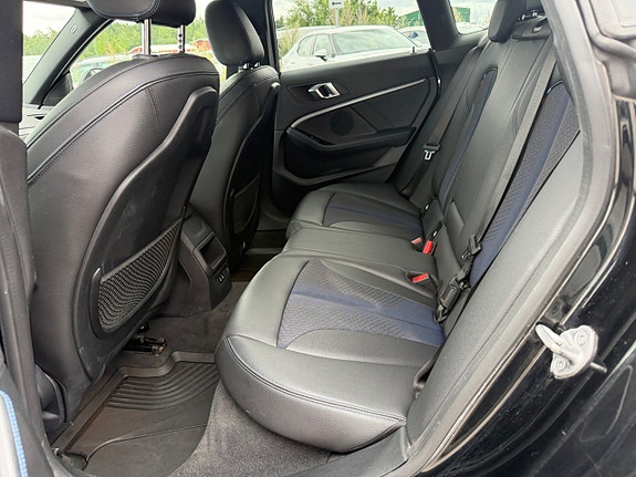 BMW 218i 22 of 22