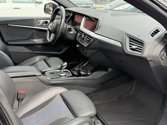 BMW 218i 18 of 22
