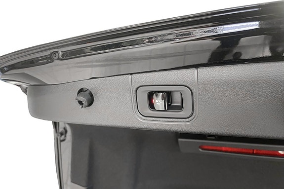 Mercedes-Benz E300 de 14 of 19