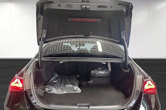 Mercedes-Benz E300 de 13 of 19