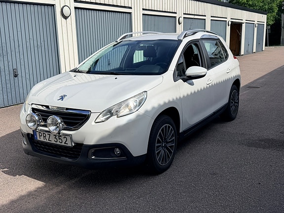 Peugeot 2008 2 of 5