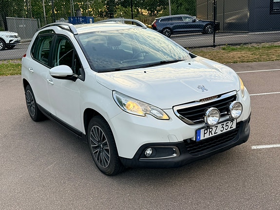 Peugeot 2008 2 of 5