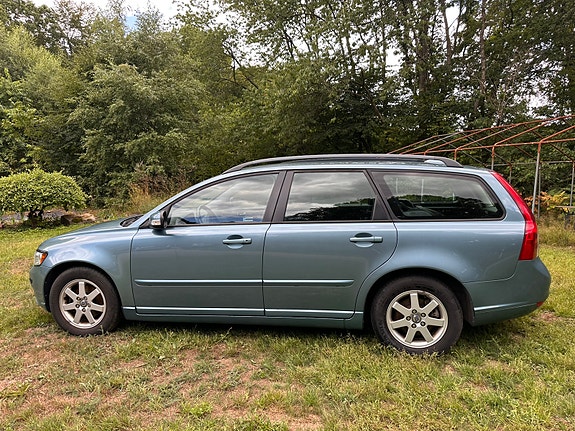 Volvo V50 3 of 5