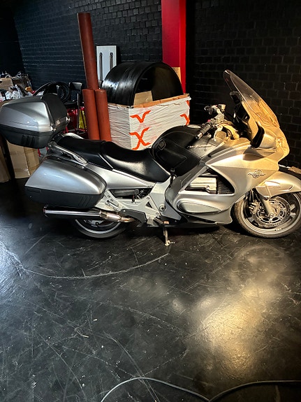 Honda ST1300 Pan-European 2 of 10