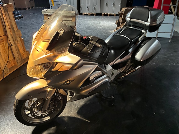 Honda ST1300 Pan-European 3 of 10