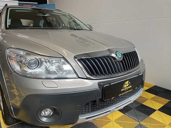 Skoda Octavia Scout 3 of 5