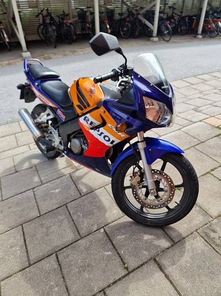 Honda CBR125R 2 of 5