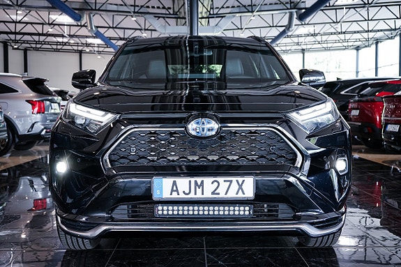 Toyota RAV4 Plug-in Hybrid 2 of 29