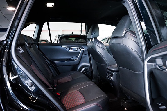 Toyota RAV4 Plug-in Hybrid 11 of 29