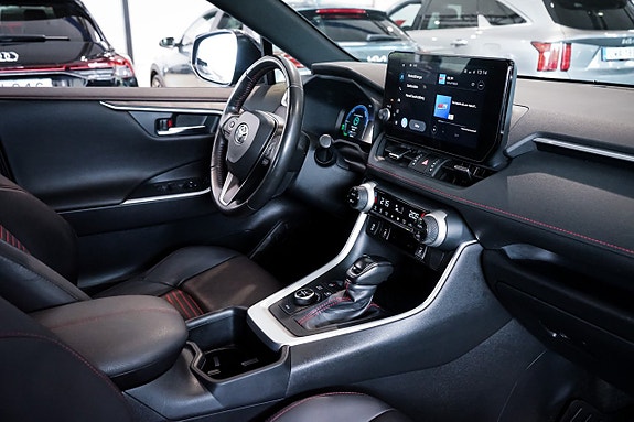 Toyota RAV4 Plug-in Hybrid 27 of 29