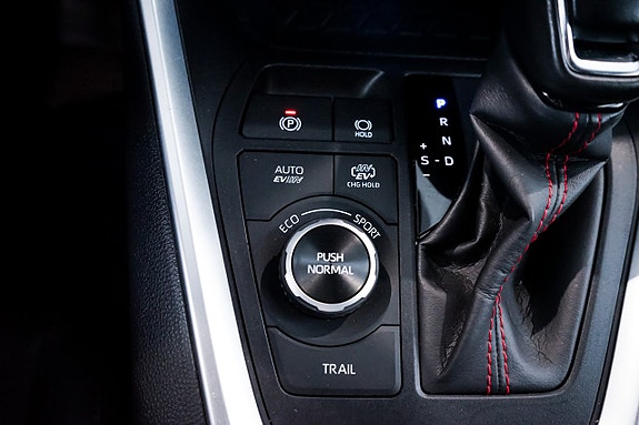 Toyota RAV4 Plug-in Hybrid 22 of 29