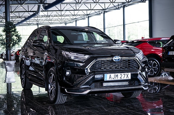 Toyota RAV4 Plug-in Hybrid 3 of 29
