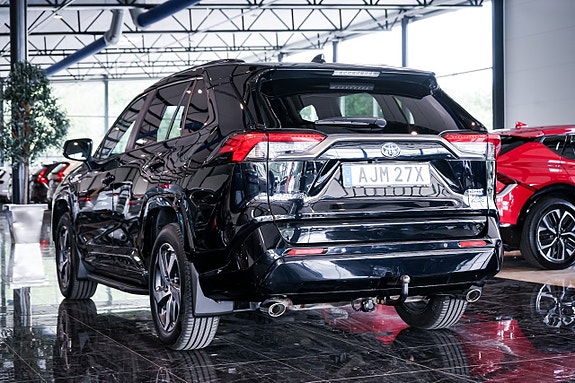 Toyota RAV4 Plug-in Hybrid 8 of 29