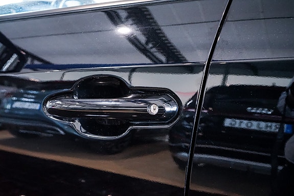 Toyota RAV4 Plug-in Hybrid 12 of 29