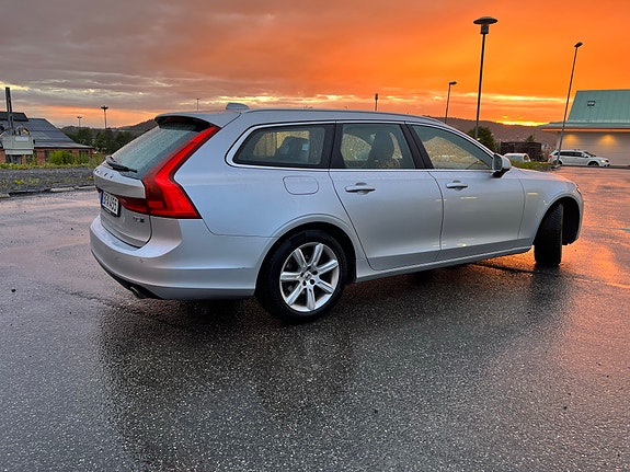 Volvo V90 3 of 5