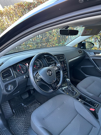 Volkswagen e-Golf VII 3 of 4