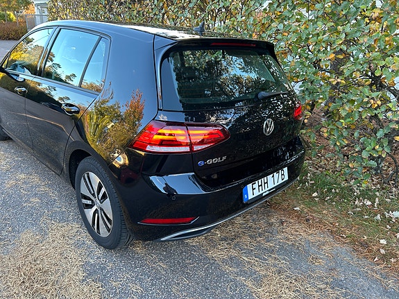 Volkswagen e-Golf VII 2 of 4