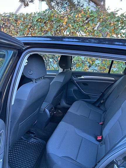 Volkswagen e-Golf VII 4 of 4