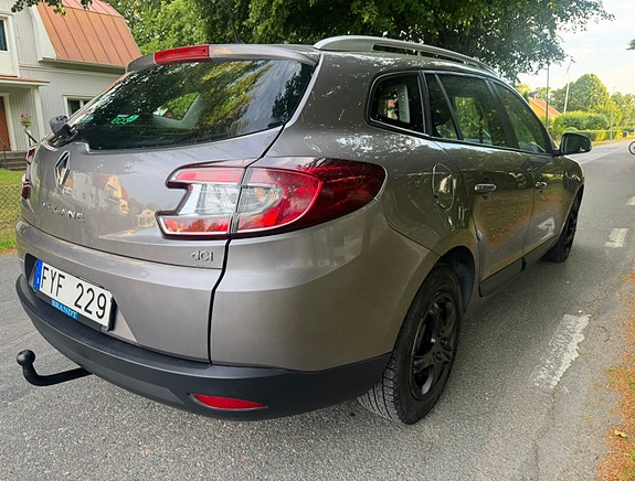 Renault Megane III 3 of 5